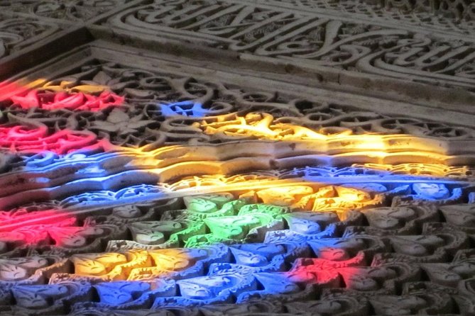 Alhambra Tour & ticket: Nasrid Palaces, Alcazaba & Generalife - The best way to enjoy it: slow down where your guide stops