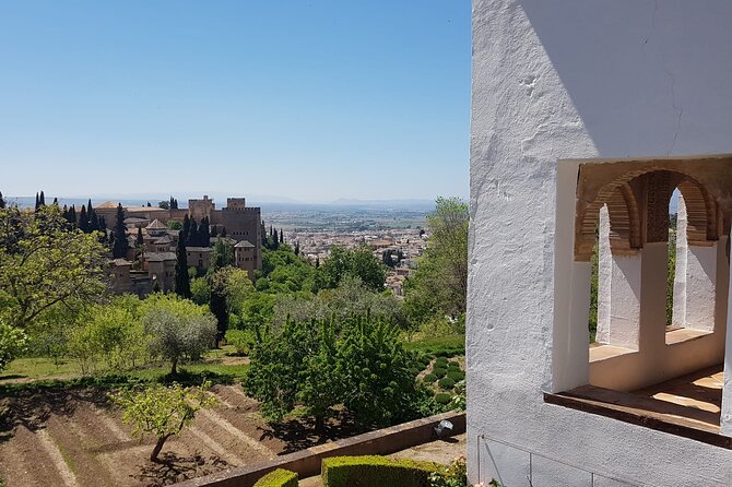 Alhambra Unique Experience: Private visit with official guide - Alcazaba and Carlos V: fort views plus an architectural contrast