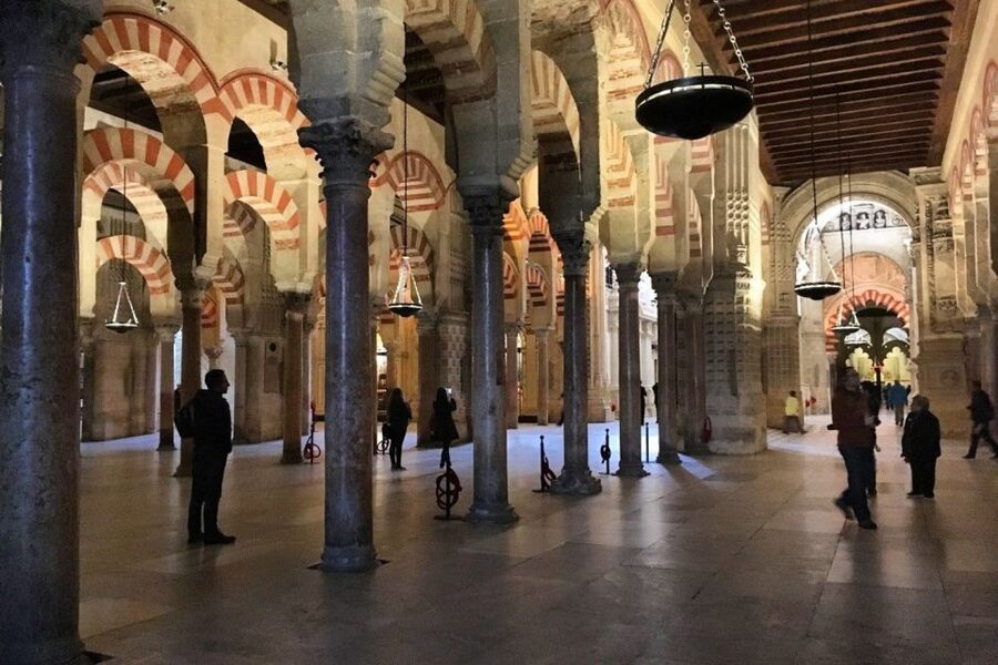 Cordoba Highlights Full-Day Tour from Granada - Jewish Quarter and Calleja de las Flores: where Córdoba looks like a postcard