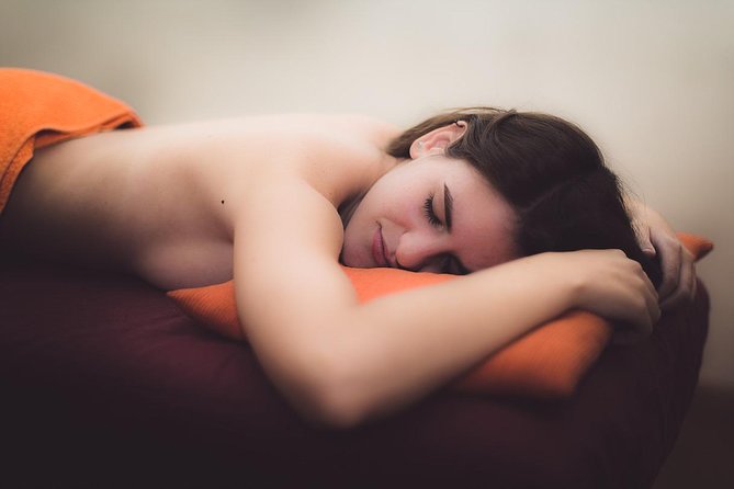 Custom Massage: 1 hour - What Happens in Your Treatment Room (AC, Dimmable Light, Music)