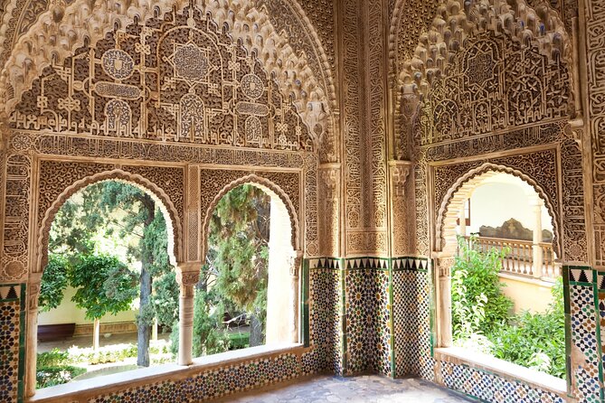 Exclusive Private Alhambra Tour with a Historian - Why this private Alhambra tour feels different