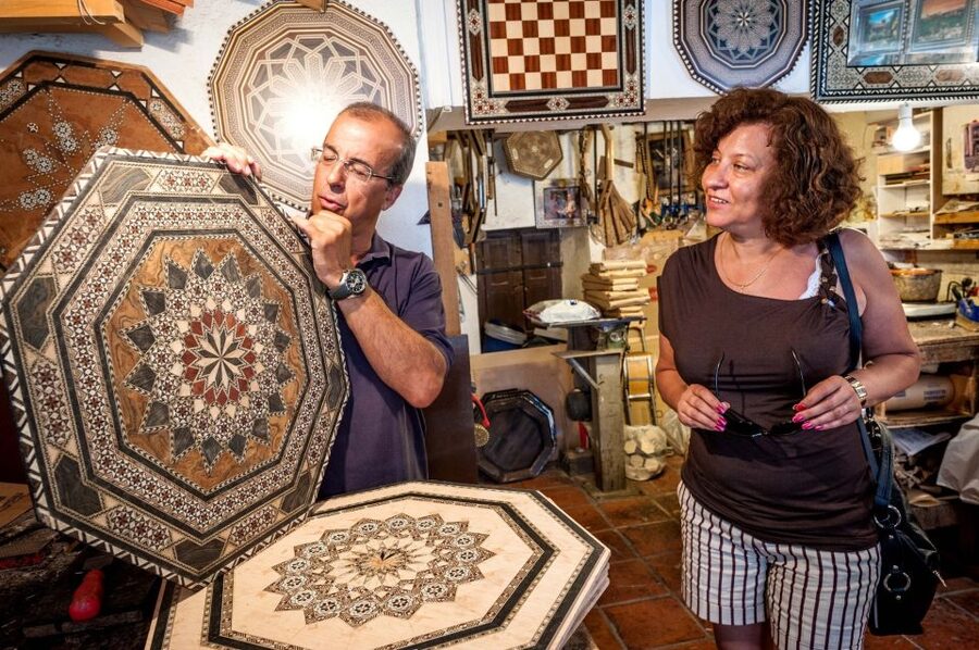 Fast-Track Alhambra & Nasrid Palaces Guided Tour - Stop 3: Nasrid Palaces, Moorish Granada Up Close