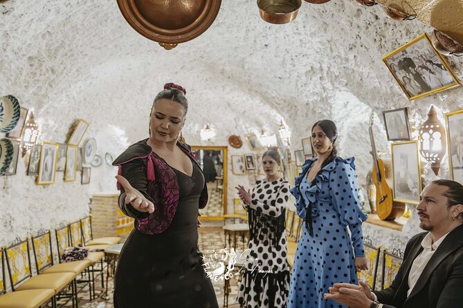 Flamenco show at Cueva Los Amayas, in Sacromonte - Cueva Los Amayas Flamenco at a Glance