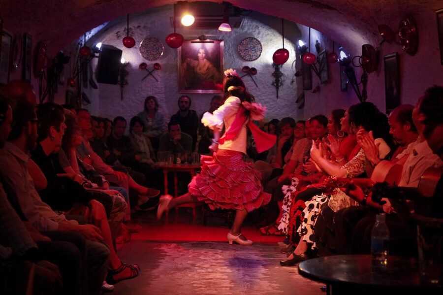 Flamenco Show: Zambra in Cuevas del Sacromonte - Where it happens: meeting point and what to expect on arrival