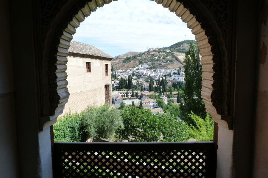 From Costa del Sol or Malaga: Granada and Alhambra Tour - From Málaga to Granada, a bus ride that actually sets you up