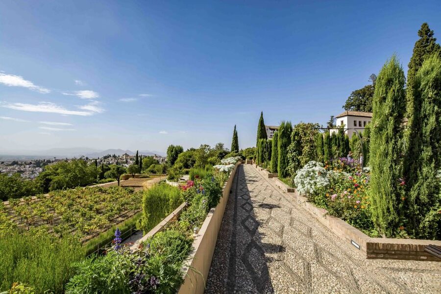 From Costa del Sol or Malaga: Granada and Alhambra Tour - Alhambra is huge, so choose the option that matches your priorities
