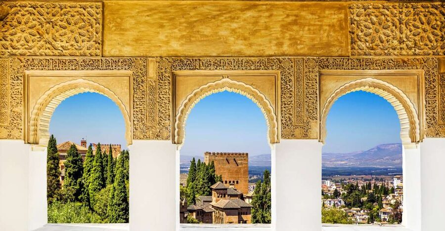 From Costa del Sol or Malaga: Granada and Alhambra Tour - Granada time you can use well, Albaicín streets and Darro River vibes