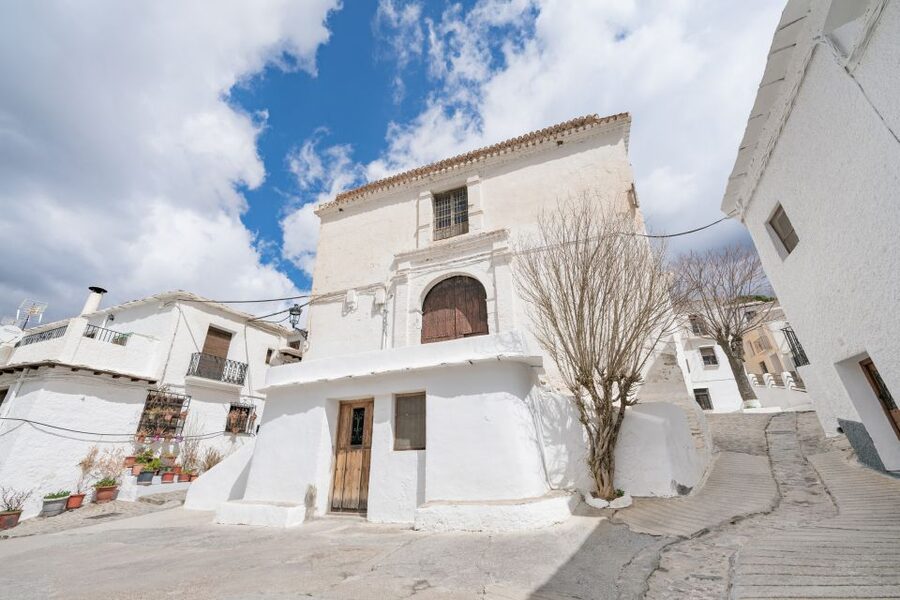 From Granada: Alpujarra Villages Guided Day Tour - Pampaneira: the best place for coffee, browsing, and a late lunch