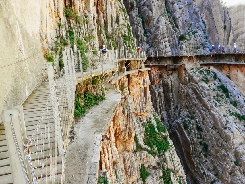 From Granada: Caminito Del Rey Day Trip - Transport Back: Downhill, Shuttle, and Ending the Day Smoothly
