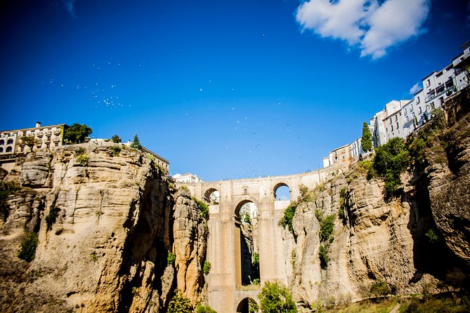 From Granada: Premium Ronda Trip & Guided Highlights Experience - The 9:00 am start, the 8-hour rhythm, and how to budget your energy