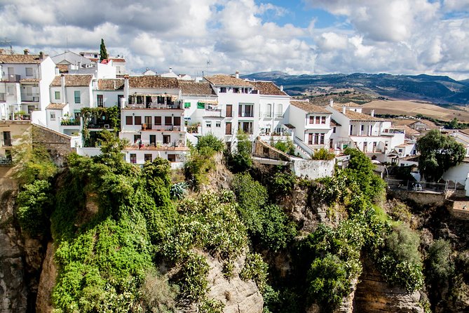 From Granada: Premium Ronda Trip & Guided Highlights Experience - Lunch strategy: use the free time like a local