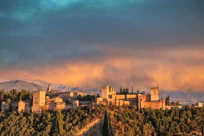 From Málaga: Sunset Alhambra Tour with Tickets - The Charles V and Nasrid contrast, plus a final free-time reset