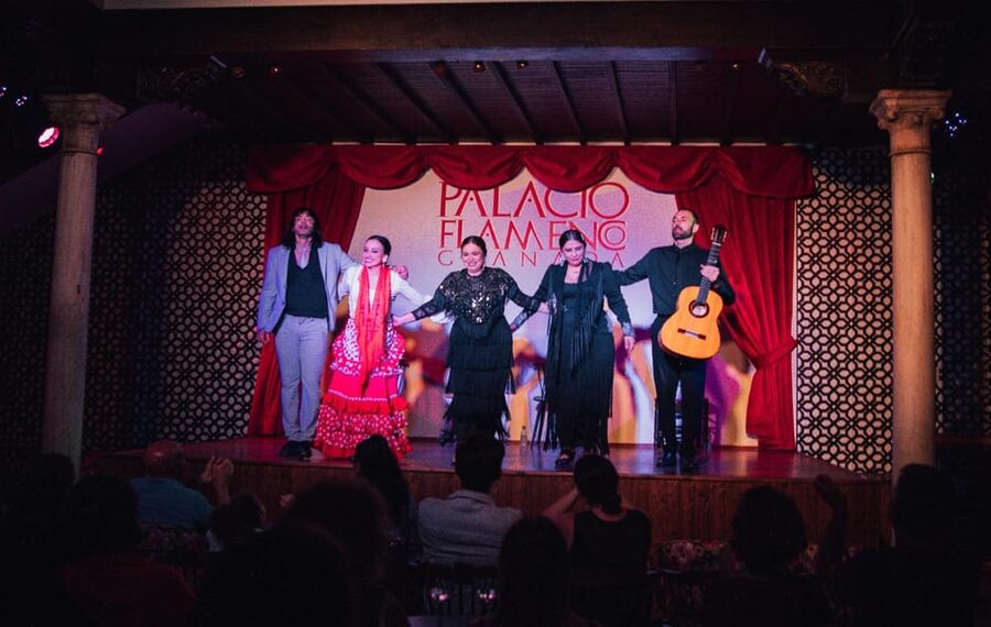 Granada: 1-Hour Traditional Flamenco Show at Palacio - Key takeaways before you go