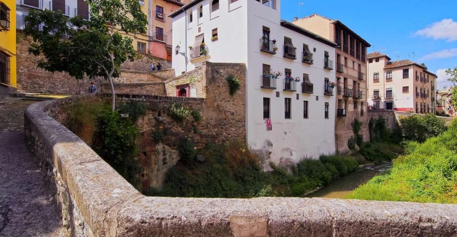 Granada: 2hour Tour of The Albaicín & Sacromonte Premium - Why the Albaicín and Sacromonte feel like another Granada