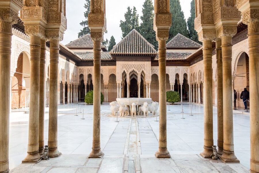 Granada: 3-Hour Alhambra and Generalife Gardens Guided Tour - Getting oriented fast at the ticket office plaza