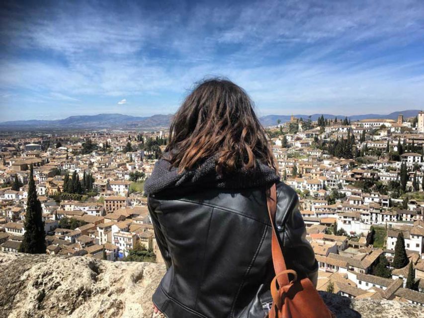 Granada Albaicín: 2.5-Hour Tapas & Drinks Walking Tour - Meeting at Marquis Hotels Issabel’s and setting expectations