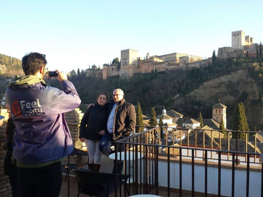 Granada: Albaicín and Sacromonte 2.5-Hour Walking Tour - Key moments that make this tour worth your time
