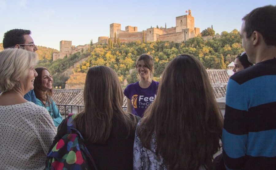 Granada: Albaicín and Sacromonte 2.5-Hour Walking Tour - From Plaza Isabel La Católica to the Alcazaba walls, the walk starts with context