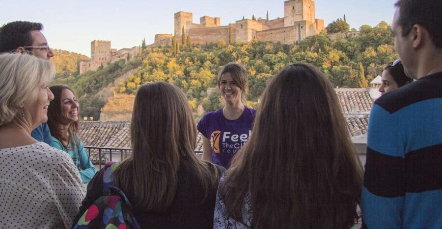 Granada: Albaicín and Sacromonte 2.5-Hour Walking Tour - Old gates and wall traces, small stops that add up
