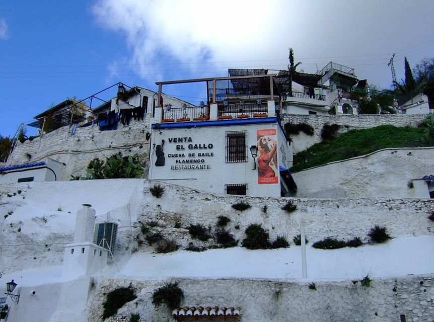 Granada: Albaicín and Sacromonte 2.5-Hour Walking Tour - The route, the tone, and why it feels like a local lesson