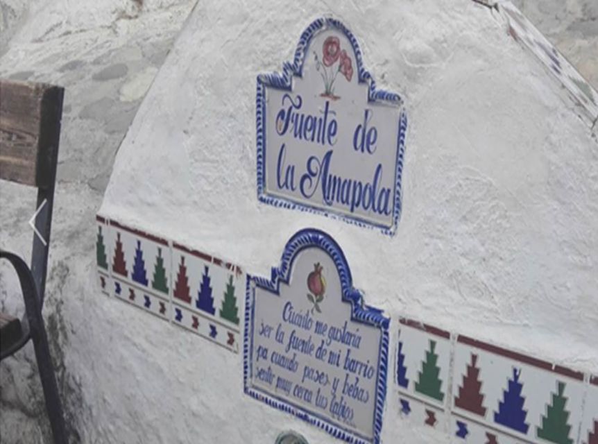 Granada: Albaicín and Sacromonte 2.5-Hour Walking Tour - How the guide boosts value: history, humor, and practical recommendations