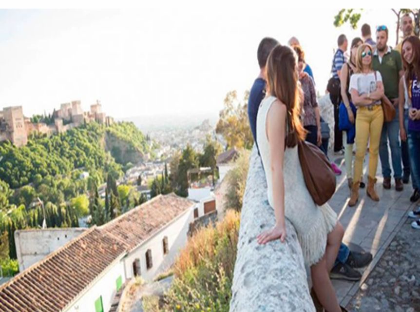 Granada: Albaicín and Sacromonte 2.5-Hour Walking Tour - Albaicín lanes and the feel of Moorish planning on foot