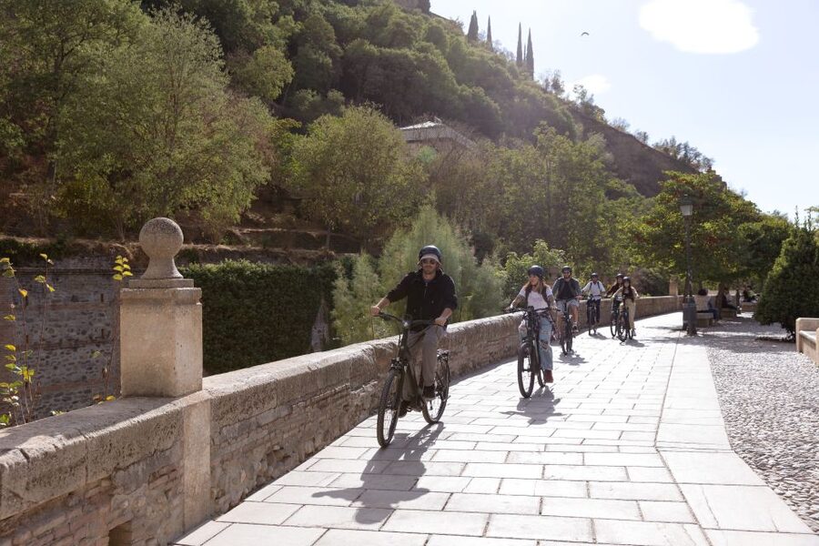 Granada: Albaicin and Sacromonte E-Bike Tour - Mirador San Nicolás: the Alhambra view you plan your photos around