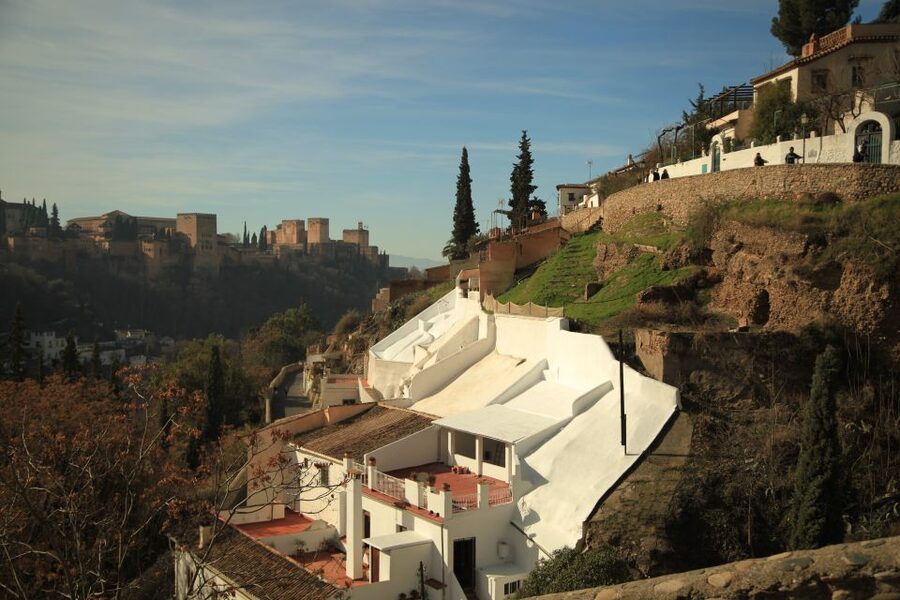 Granada: Albaicin and Sacromonte E-Bike Tour - The guides make the tour, from Simon to Kaell to Feras