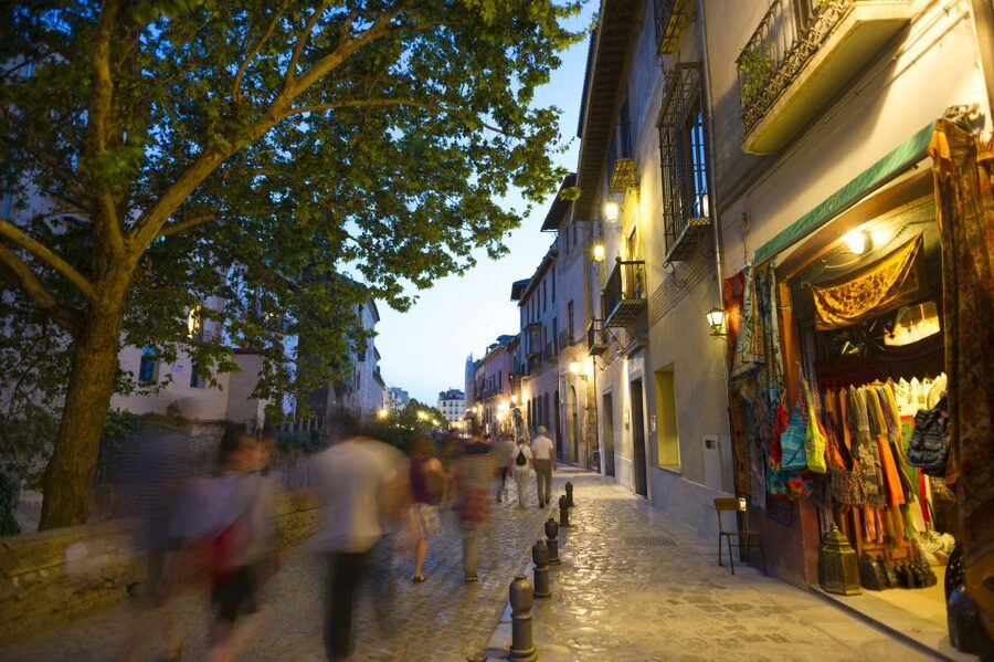 Granada: Albaicin and Sacromonte Evening Walking Tour - Sacromonte: reaching the cave district and the reason people lived in the hills