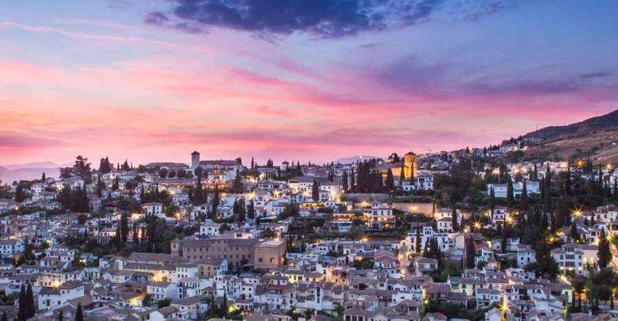 Granada: Albaicin and Sacromonte Evening Walking Tour - Starting at Plaza Isabel la Católica: how to kick off the walk