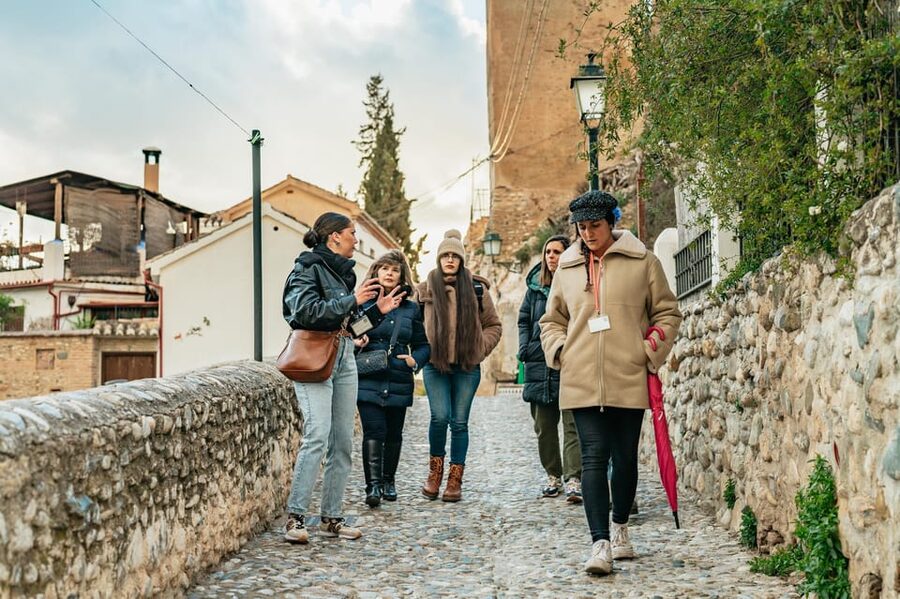 Granada: Albaicín and Sacromonte Guided Sunset Walking Tour - San Nicolás Viewpoint: The Alhambra in Golden Hour Mode
