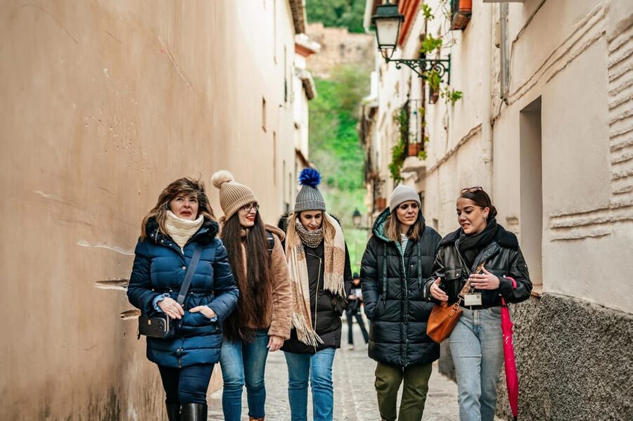 Granada: Albaicín and Sacromonte Guided Sunset Walking Tour - Terrain Reality Check: Shoes, Hills, and How to Plan Your Evening