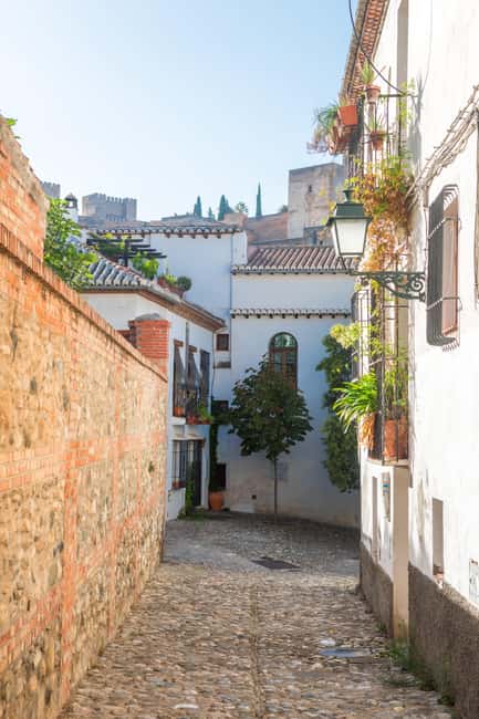 Granada: Albaicín and Sacromonte Guided Walking Tour - Flamenco in Granada: Enrique Morente and the meaning of the cave tradition