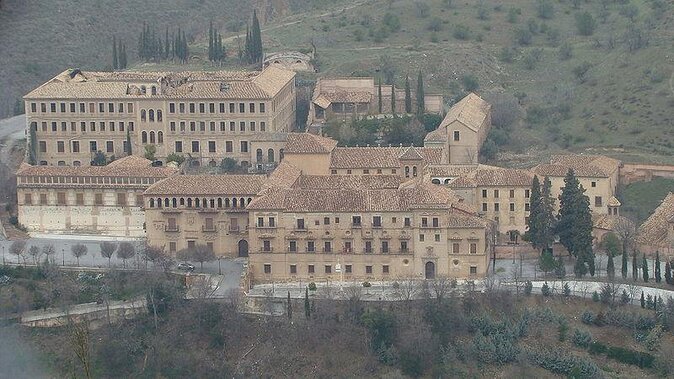 Granada: Albaicin and Sacromonte Private Tour - Starting at Plaza Nueva, then building your bearings