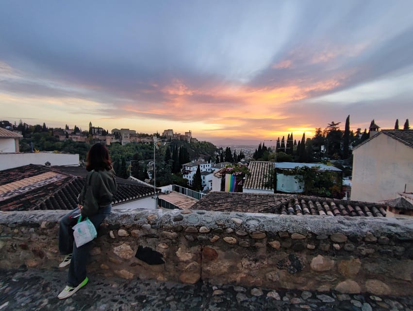 Granada: Albaicín and Sacromonte Sunset Tour & Flamenco Show - Why Albaicín and Sacromonte at sunset is a smart way to see Granada