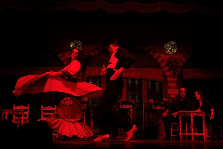 Granada: Albaicín and Sacromonte Sunset Tour & Flamenco Show - The quick sunset viewpoint stop that ties it together