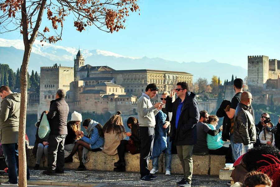 Granada: Albaicín, Sacromonte & Museum of Caves Walking Tour - Who should book this tour