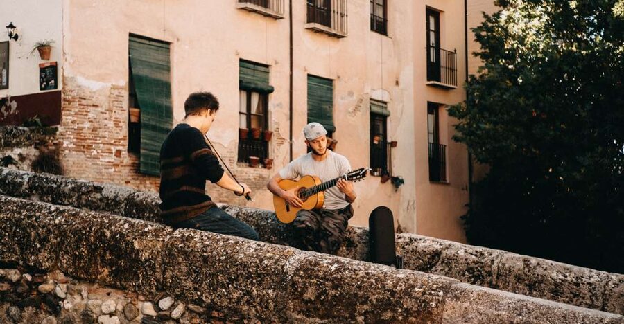 Granada: Albaicín & Sacromonte Walking Tour & Flamenco Show - Albaicín and Sacromonte, the flamenco setting you can walk