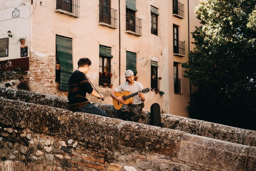 Granada: Albaicín & Sacromonte Walking Tour & Flamenco Show - Where you start in Granada, and why meeting point details matter
