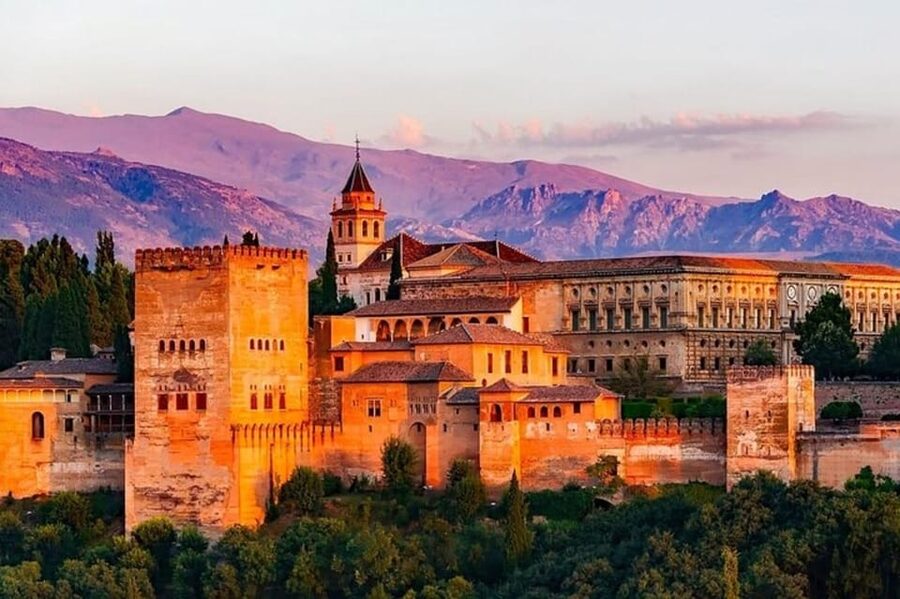 Granada: Albayzin and Sacromonte Walking Tour - Heading Toward Sacromonte: Caves, Craft, and Living Culture