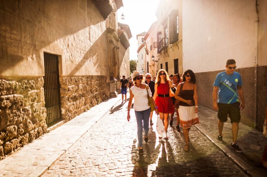 Granada: Albayzin and Sacromonte Walking Tour - How to Choose This Tour vs. DIY Walking