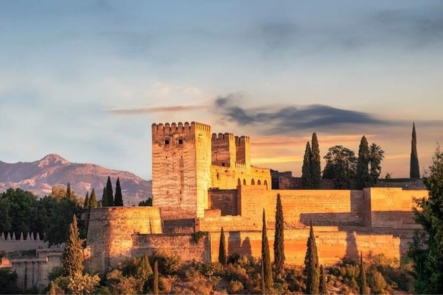 Granada: Albayzin and Sacromonte Walking Tour - Albayzín’s Narrow Streets: Spanish-Muslim Style You Can See Up Close