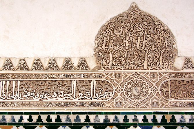 Granada: Alhambra, Albaicin and Sacromonte Guided Tour - Practicalities You Should Not Ignore (Passport, Time, Shoes)