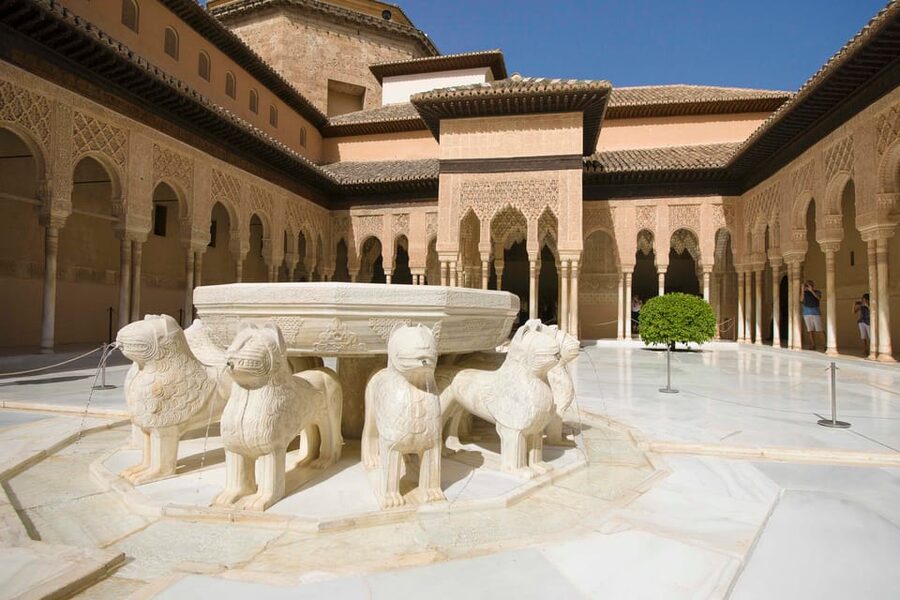 Granada: Alhambra and Albaicín Small Group Tour - Skip-the-line Alhambra entry, headsets, and the right start time