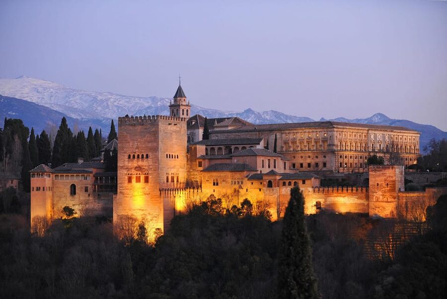 Granada: Alhambra and Generalife Garden Ticket & Guided Tour - First walk in: getting your bearings inside the Alhambra complex