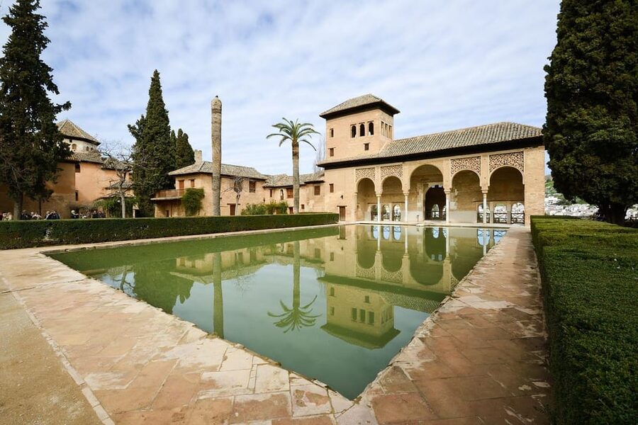 Granada: Alhambra and Generalife Garden Ticket & Guided Tour - How the 3-hour pace really works (and why it can be worth the money)