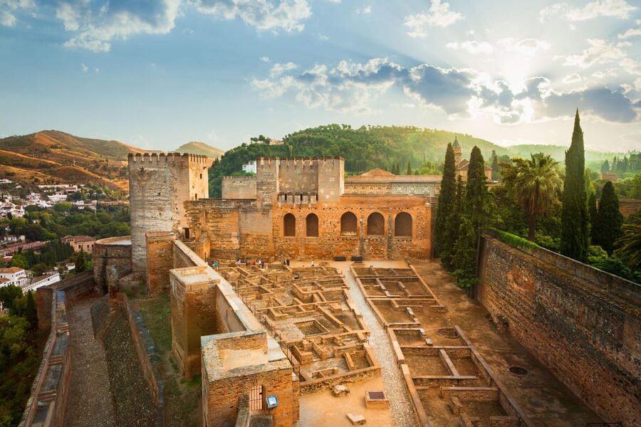 Granada: Alhambra and Generalife Garden Ticket & Guided Tour - Language and group reality: what to expect when Spanish and English run together