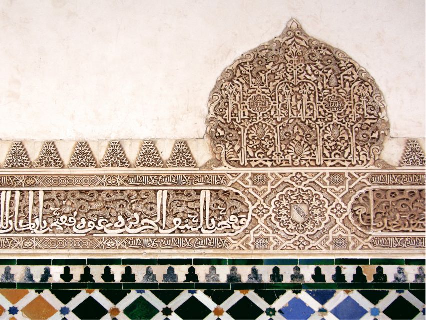 Granada: Alhambra and Generalife Private Fast-Track Tour - Key highlights at a glance