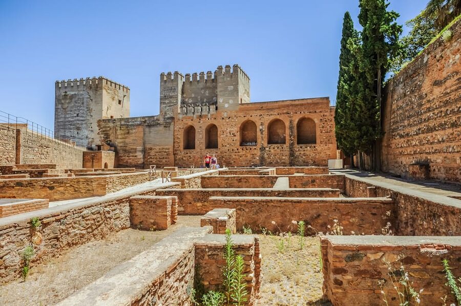 Granada: Alhambra and Nasrid Palaces Entry Ticket - Palace of Charles V and Mosque Baths: The Value of Seeing the Contrast