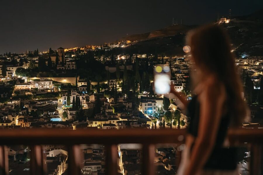 Granada: Alhambra and Nasrid Palaces Guided Tour at Night - Why the Alhambra at Night Feels Different (and Easier)